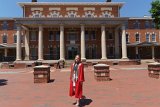 Lainey in front of 1911 Building : 2018, Graduation Pictures, Lainey Indermaur, NC State, NCSU