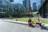 ILCE-6000-20180514-DSC04168 : 2018, Alison, Amazon Spheres, Lois, Seattle